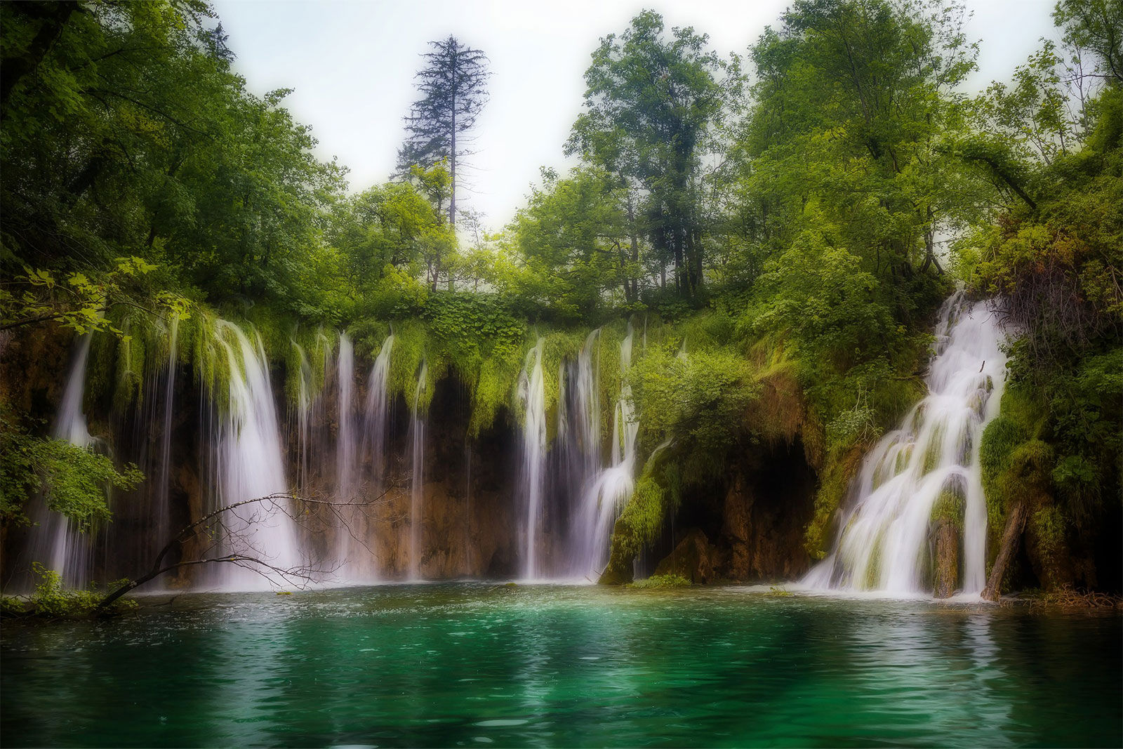 Plitvice-Lakes-National-Park-hidden-trails-cascading-waterfalls-nature-exploration